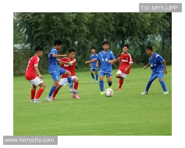 绘画足球明星孙兴O的艺术之旅与足球激情交融的精彩瞬间